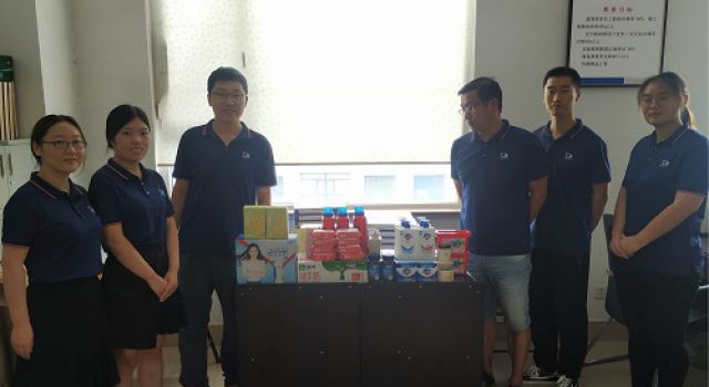 炎炎夏日送清涼，滴滴關(guān)懷暖人心 ——四公司設(shè)計二室等部門積極開展“夏送清涼”活動