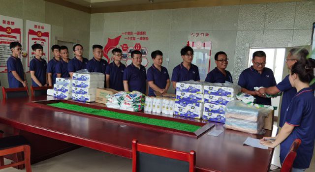 濟(jì)高高速總監(jiān)辦組織開展“夏送清涼”活動