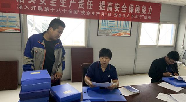 膠海線總監(jiān)辦對(duì)施工單位進(jìn)行月度安全環(huán)保檢查