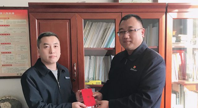 “爸,媽！請您放心！”——聽聽“就地過年”員工的心里話