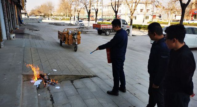 八公司東平項目針對總公司轉發(fā)的“小火亡人”事故通報文件進行集體學習和消防演練