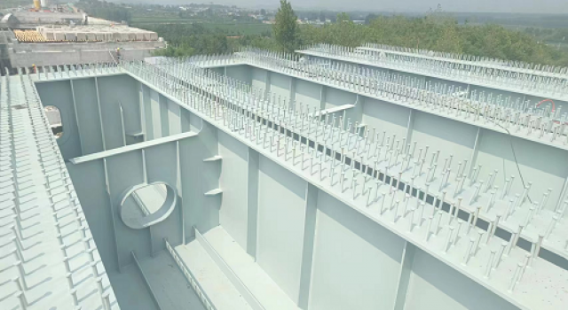 濟菏二標進行鋼箱梁現場拼接、安裝施工